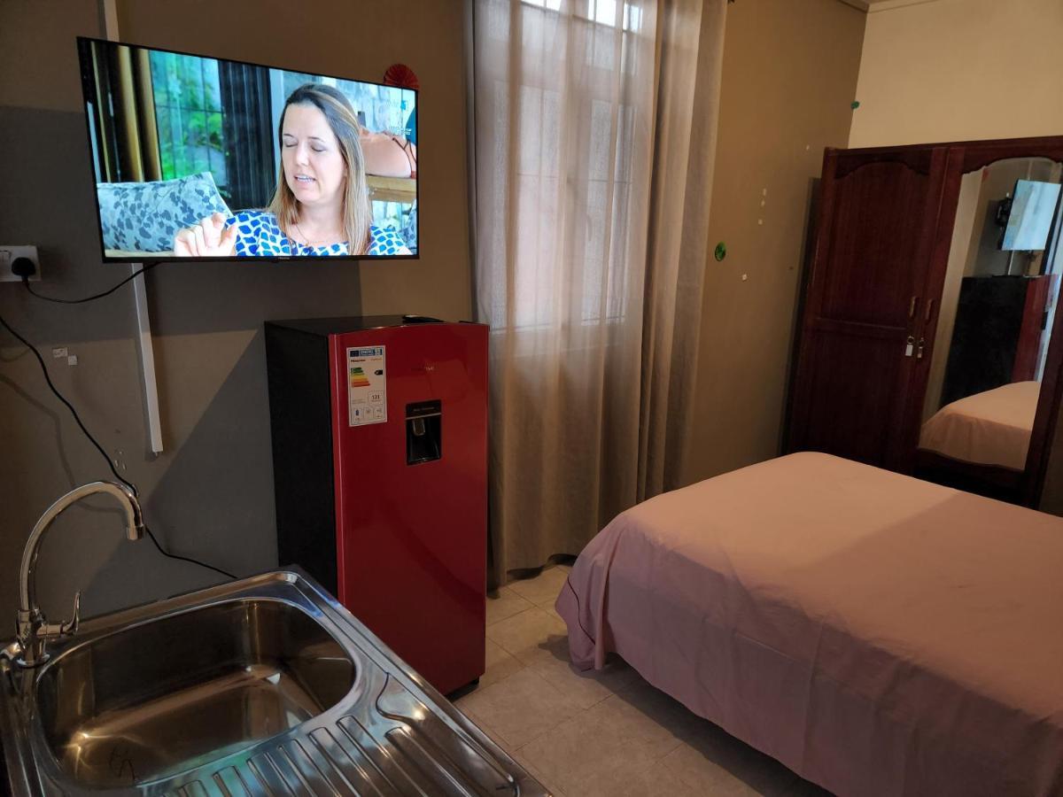 Backpackers Rental Room/Bathroom Only La Gaulette Exterior foto